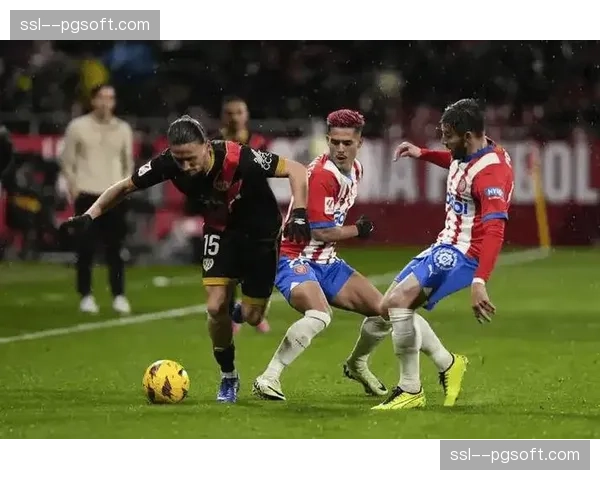 赫罗纳核心中场因肌肉疲劳缺席赛前合练，出战成疑