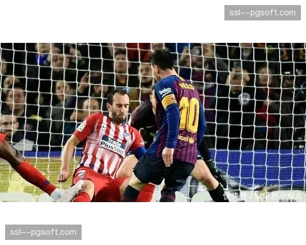 特写：41岁诺伊尔训练中飞身扑救，诠释何为“门将长青”